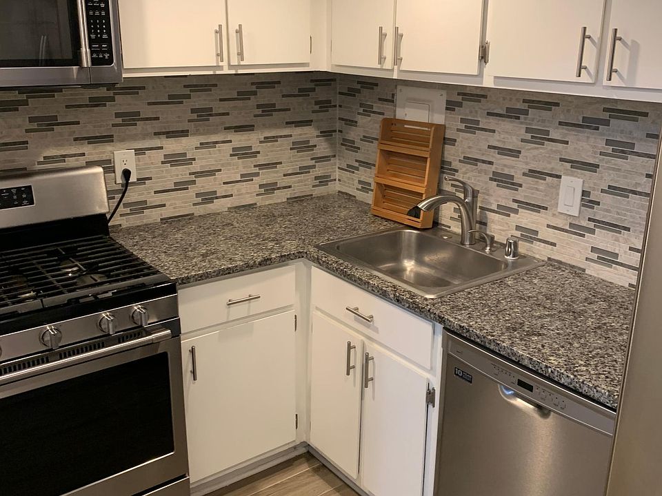 1st image of 12 Canterbury Sq APT 101