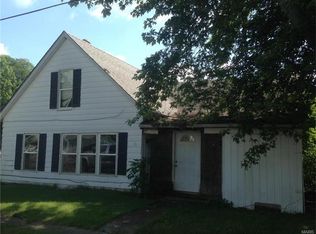 26 Haddow St, Gillespie, IL 62033