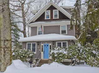 17 Dartmouth Rd, Mountain Lakes, NJ 07046