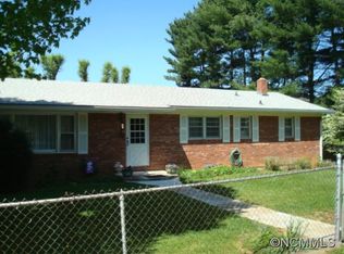 20 Hill N Dale Dr, Clyde, NC 28721