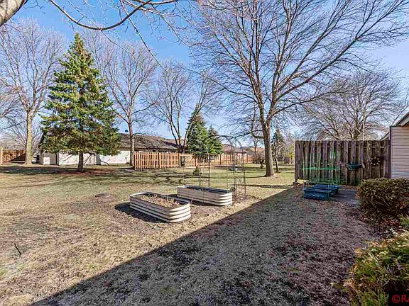 4th image of 607 E Welco Dr
