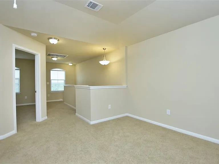 517 Katmai Cir — Photo 17