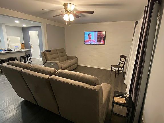 3rd image of 117 Stewart Dr