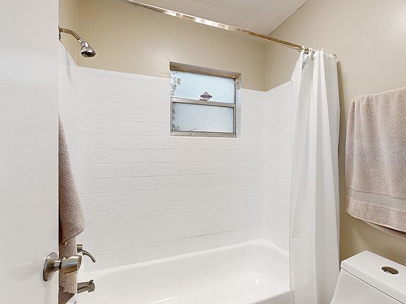 3rd image of 5424 101st St Unit 2