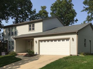 13 Lake Bluff Ct, Bloomington, IL 61704