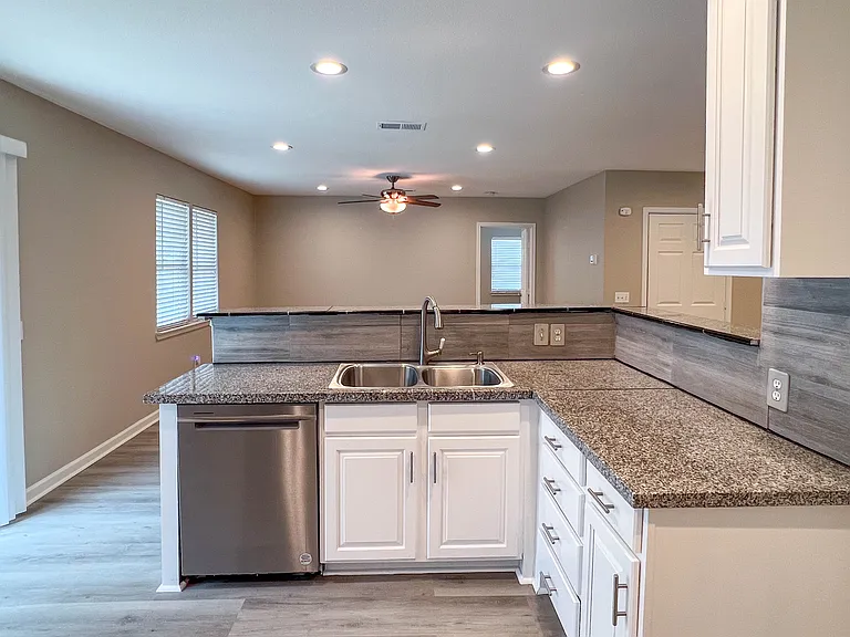5004 Colorado Blvd — Photo 12