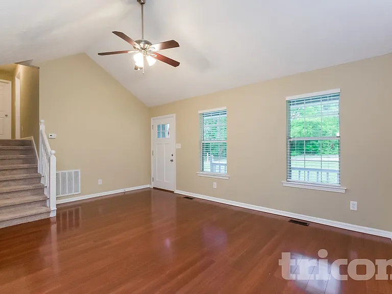 48 Halehaven Dr — Photo 2