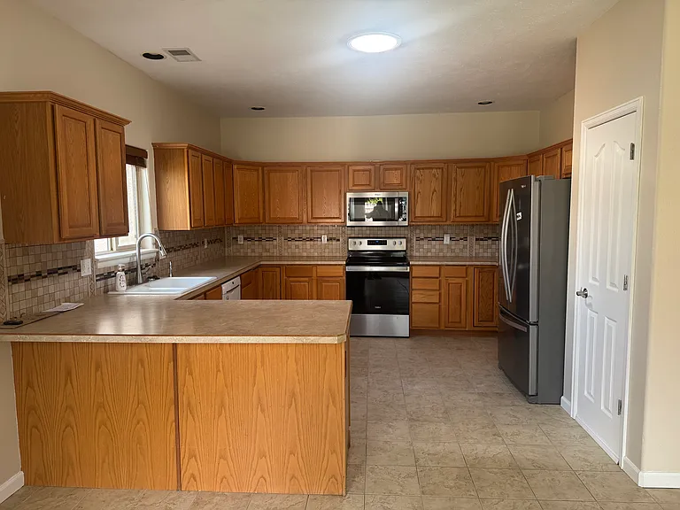 2506 Van Buren Ave — Photo 3