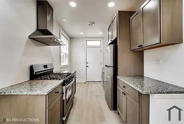 8524 S Oglesby Ave #1 — Photo 1