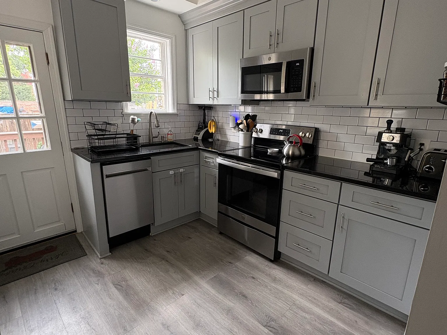2 bed, 1.5 bath, 1400 sqft, $3,950 — Photo 4