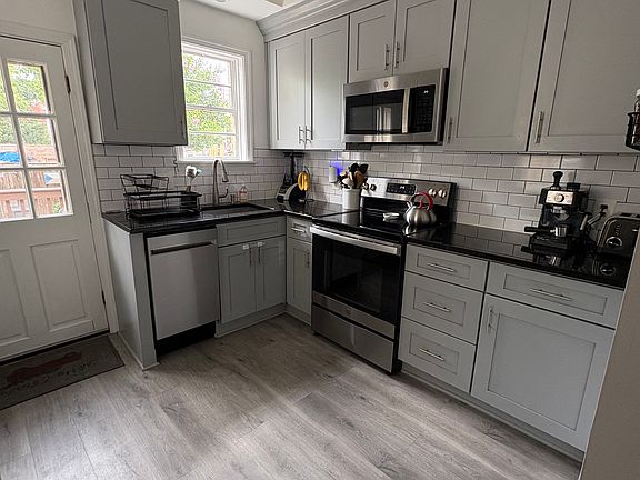 4th image of 1113 Duke St