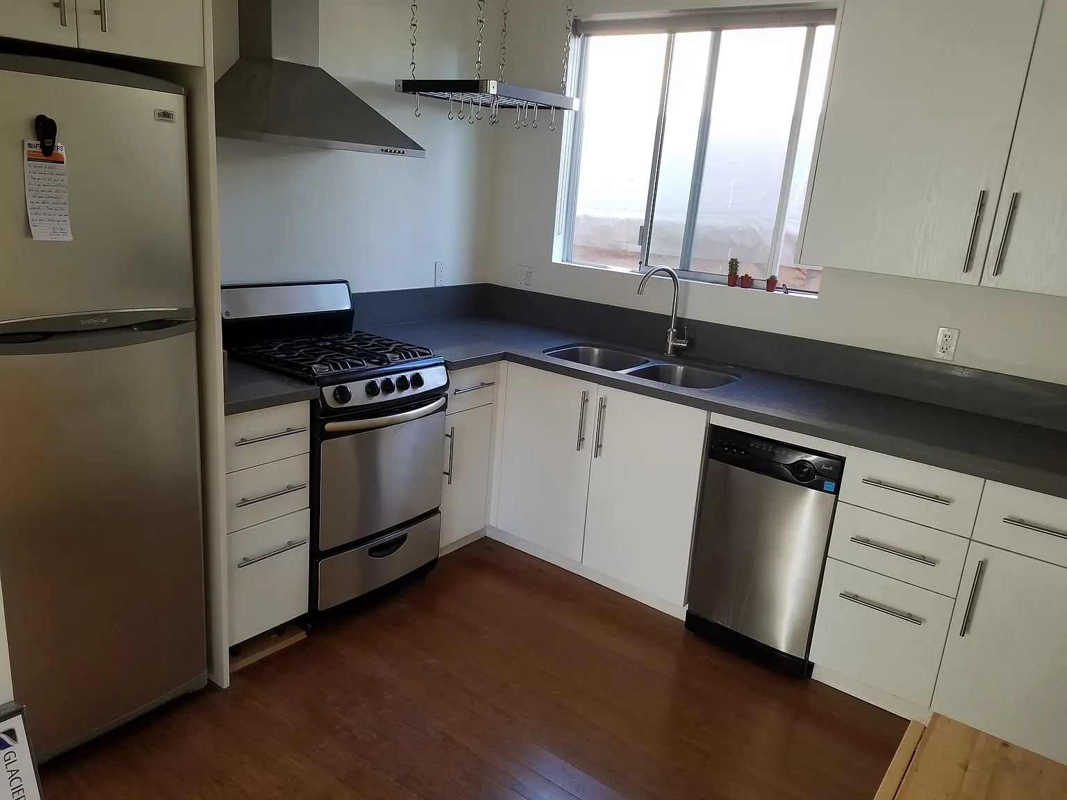 2 bed, 900 sqft, $2,700 — Photo 4