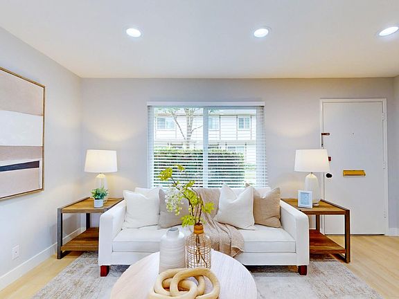 4th image of 192 Oakbrook Cir