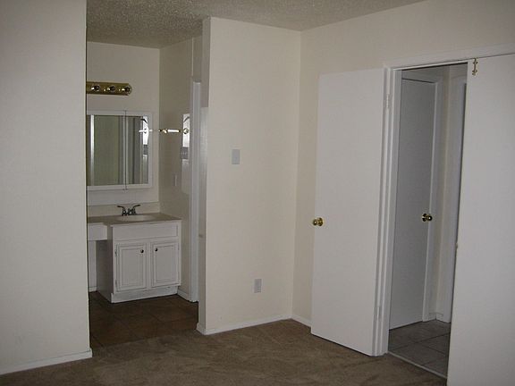 4th image of 406 Waterford Cir