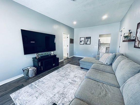3rd image of 430 S 1st Ave