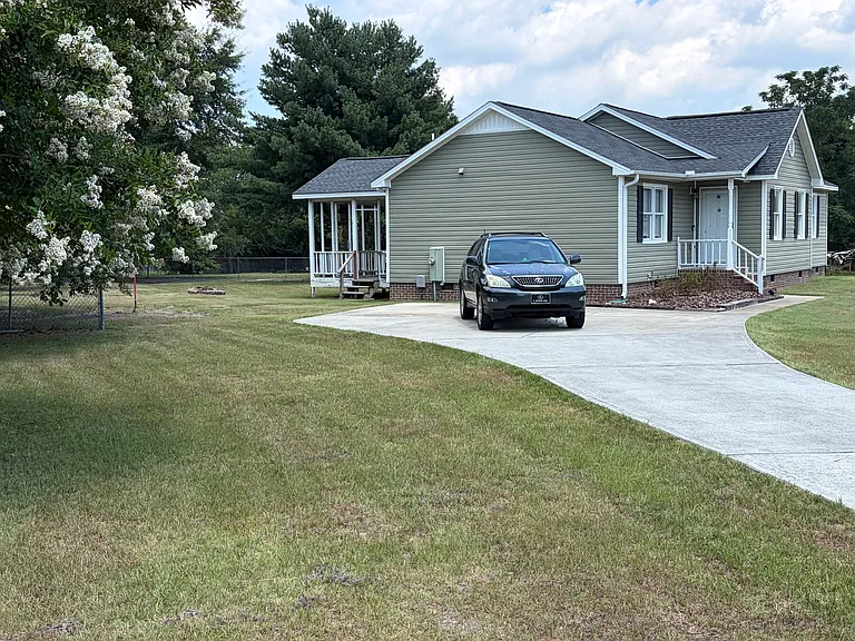 189 Hillcrest Dr — Photo 2