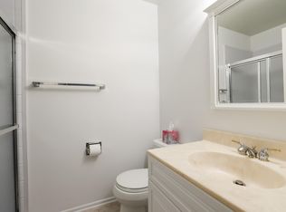 1002 Polk Ct, Vernon Hills, IL 60061
