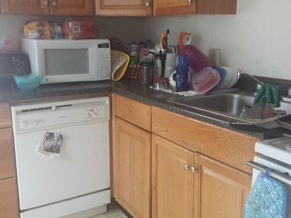 3rd image of 612 Catherine St APT 3
