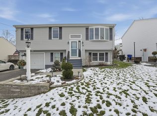 33 Warner St, Fall River, MA 02720