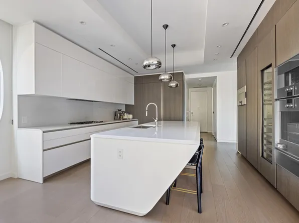 520 West 28th Street image 4 of 13