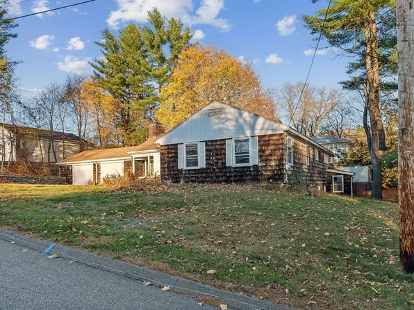 32 Delcliffe Lane, Lewiston, ME 04240