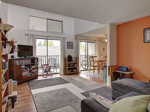 5th image of 307 NE 85th St