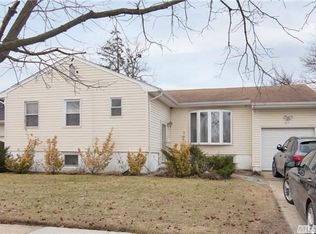 37 Cloverfield Rd S, Valley Stream, NY 11581