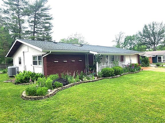 2nd image of 1520 Papillon Dr