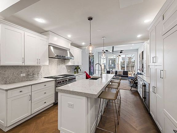 5th image of 321A 4th St #Townhouse