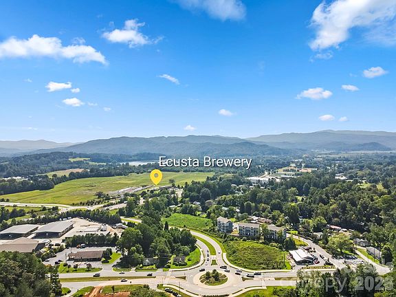 3rd image of 71 Laurel Mountain Rd