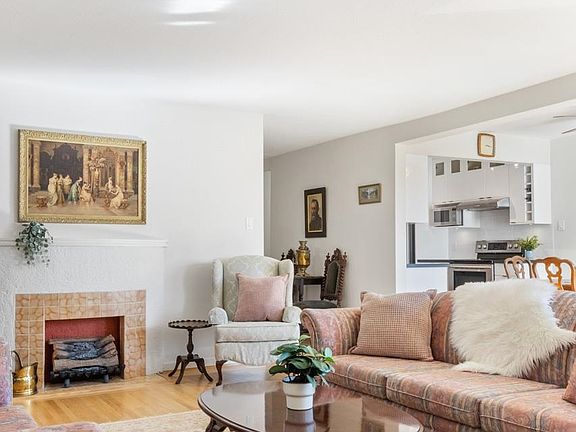 4th image of 3530 Cambie St #303