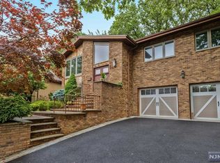 34 Snyder Rd, Englewood Cliffs, NJ 07632