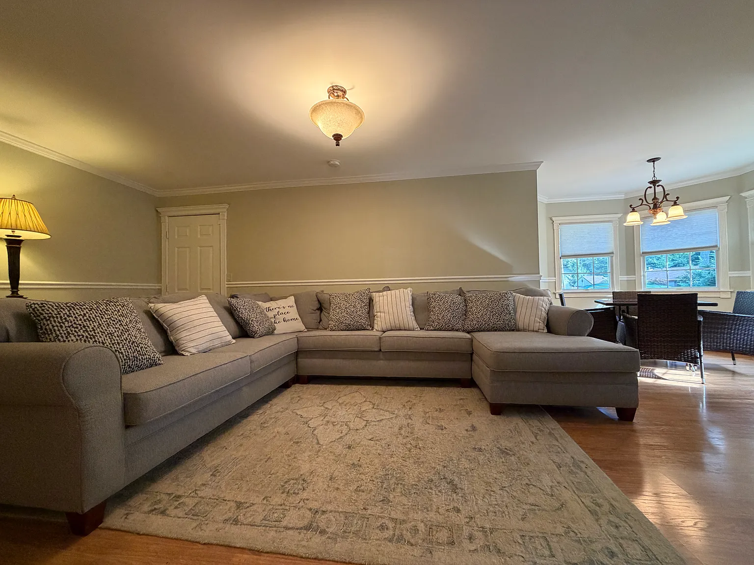 4 bed, 2800 sqft, $5,600 — Photo 3