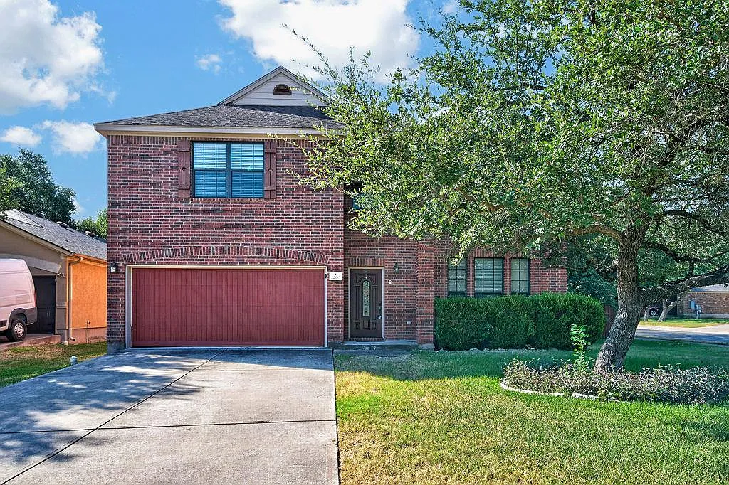 5 bed, 2.5 bath, 3293 sqft, $2,850 — Photo 3
