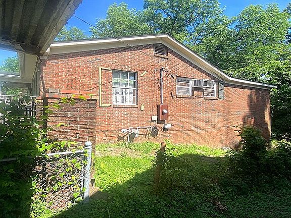 4th image of 1358 East Ave