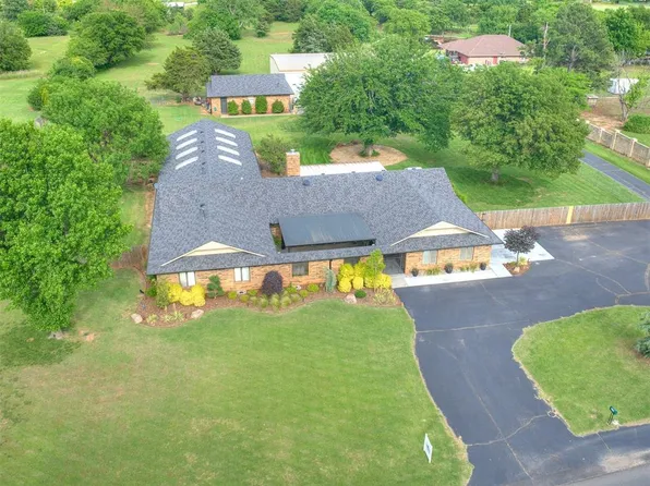 1509 S 29th St, Chickasha, OK 73018