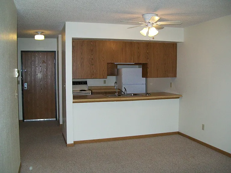 100 1st Ave NE #7 — Photo 2