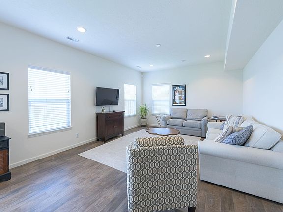 5th image of 6245 Silvercreek Dr