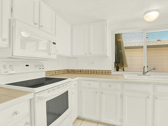 5th image of 3655 S Kittredge St APT E