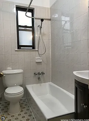 Rented by Realty 2000 Corp | media 11