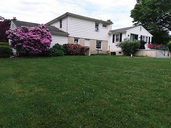 2nd image of 211 Overlook Dr
