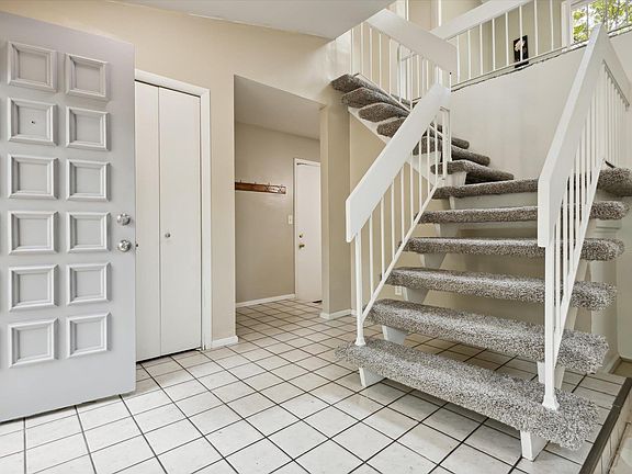 5th image of 52045 Woodridge Dr