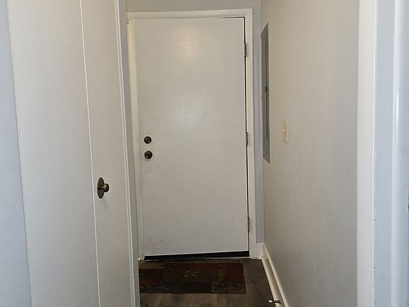 4th image of 93 Ridgewood Ter