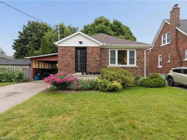 209 Bedford Rd, Kitchener, ON N2G 3A5