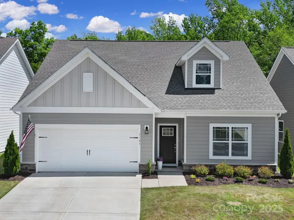 5101 Helmsworth Dr, Waxhaw, NC 28173