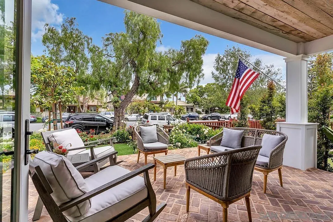 5 bed, 4.5 bath, 3200 sqft, $35,000 — Photo 2