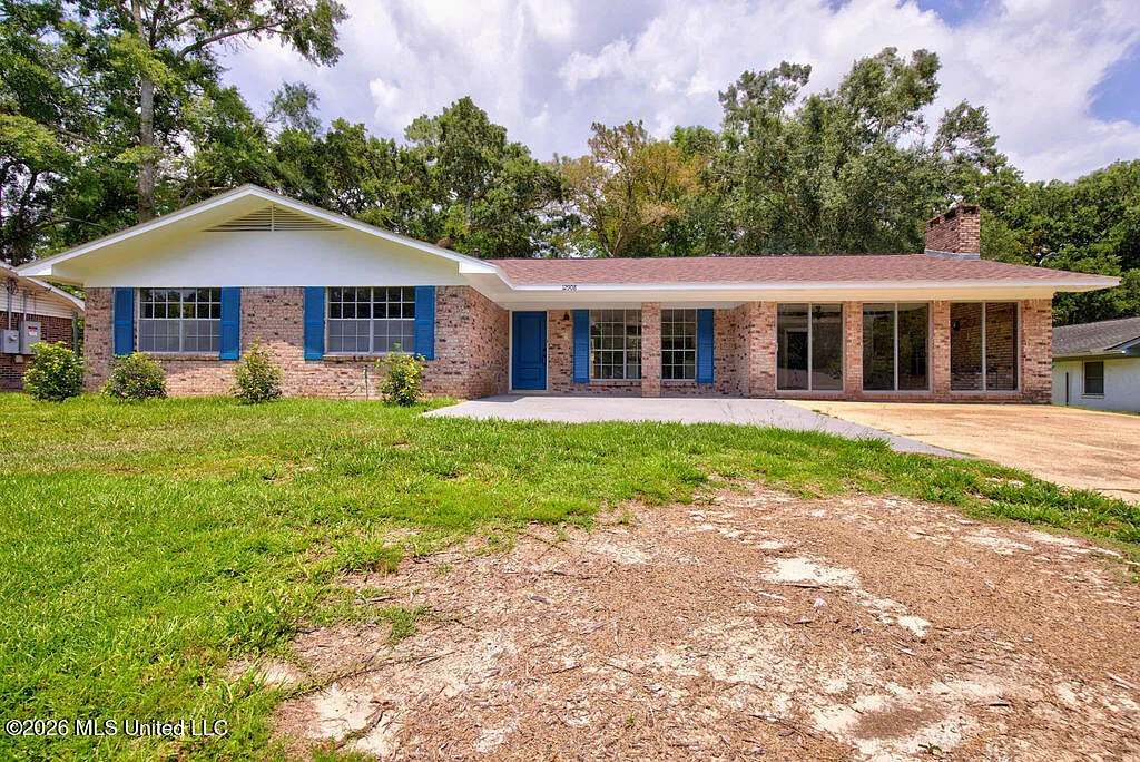 4 bed, 2.0 bath, 2108 sqft, $2,095 — Photo 2