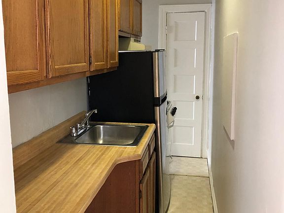 3rd image of 185 Bluff Ave #2B