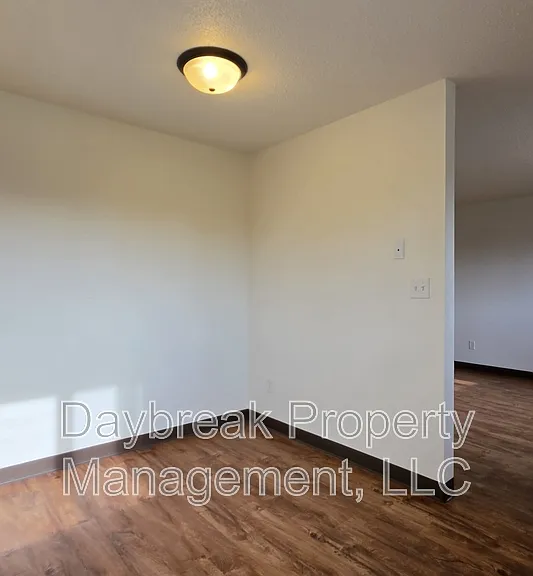 41 8th Ave N #15 — Photo 8