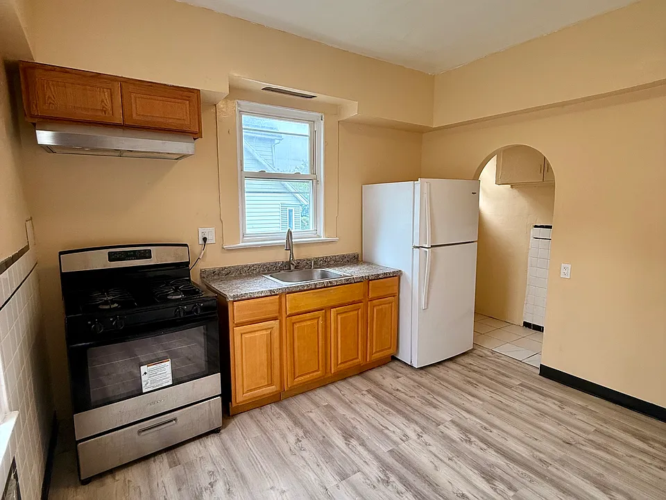 602 Chancellor Ave #1
